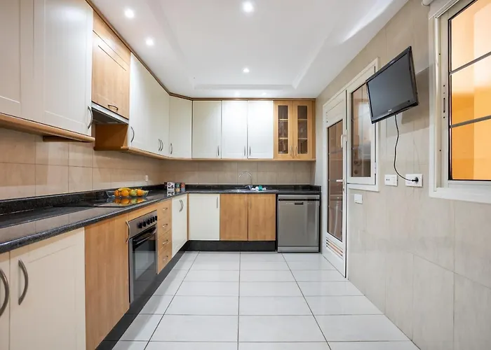 Апартаменти Amazing Sea View Playa Del Duque By Lovetener *